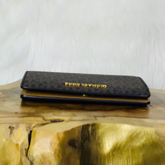 Michael Kors Jet Set Travel Slim Bifold Wallet - Picture 6 of 8